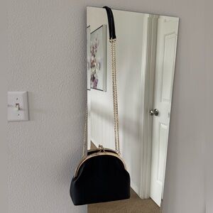 Elegant Black Crossbody Bag with Gold Chain Frame